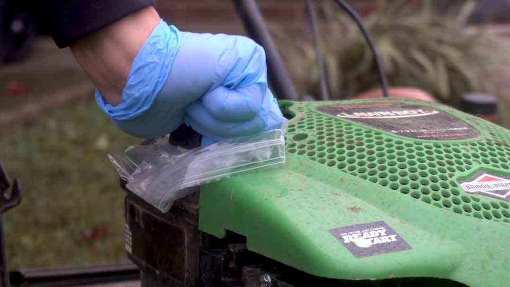 How to change lawn mower oil 1 