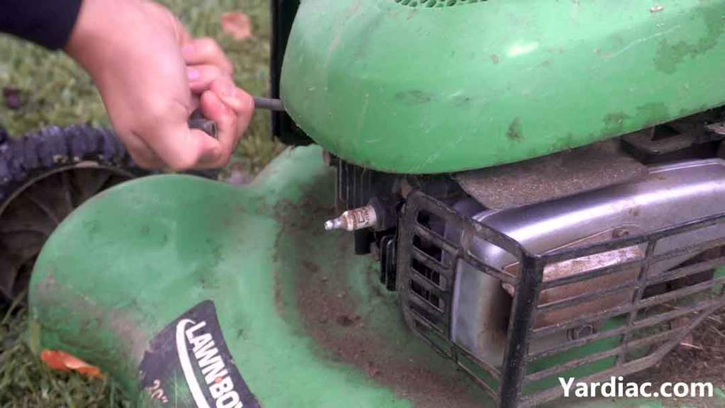 how to change lawn mower spark plug 2